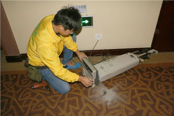 中山金鉆酒店地毯抽洗機.jpg