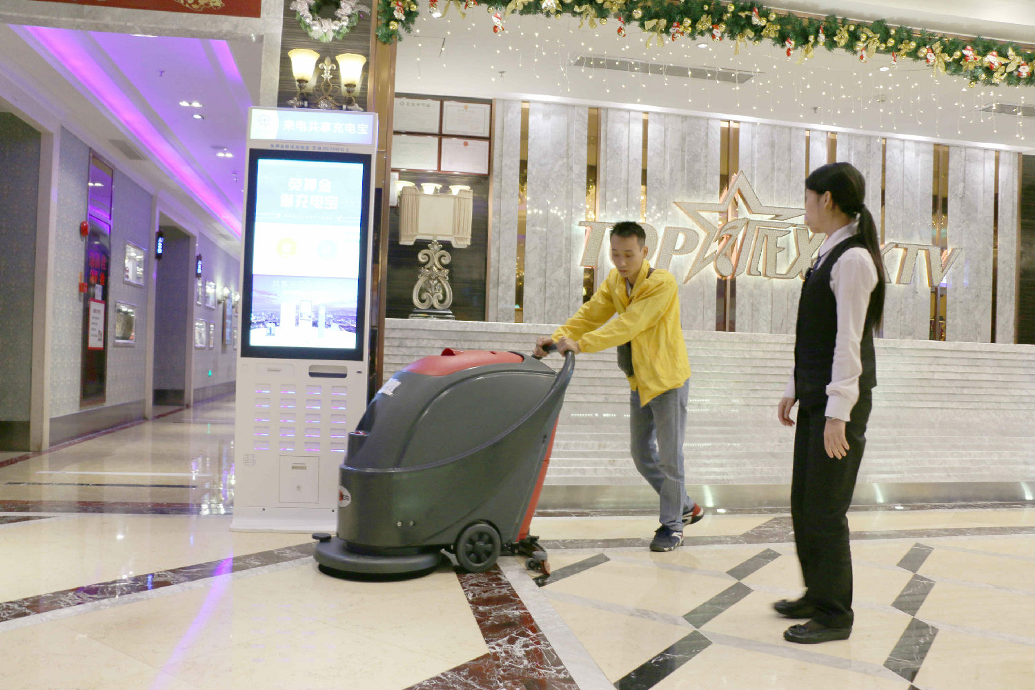 星派對(duì)連鎖KTV全自動(dòng)電瓶洗地機(jī).jpg