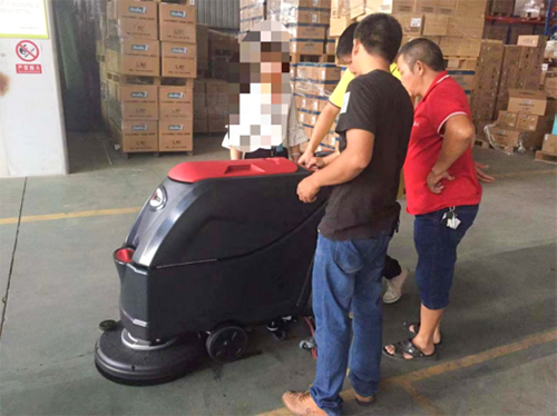 新能源電瓶能有效延長(zhǎng)手推式洗地機(jī)工作時(shí)間嗎(愛(ài)嬰島案例）475.png