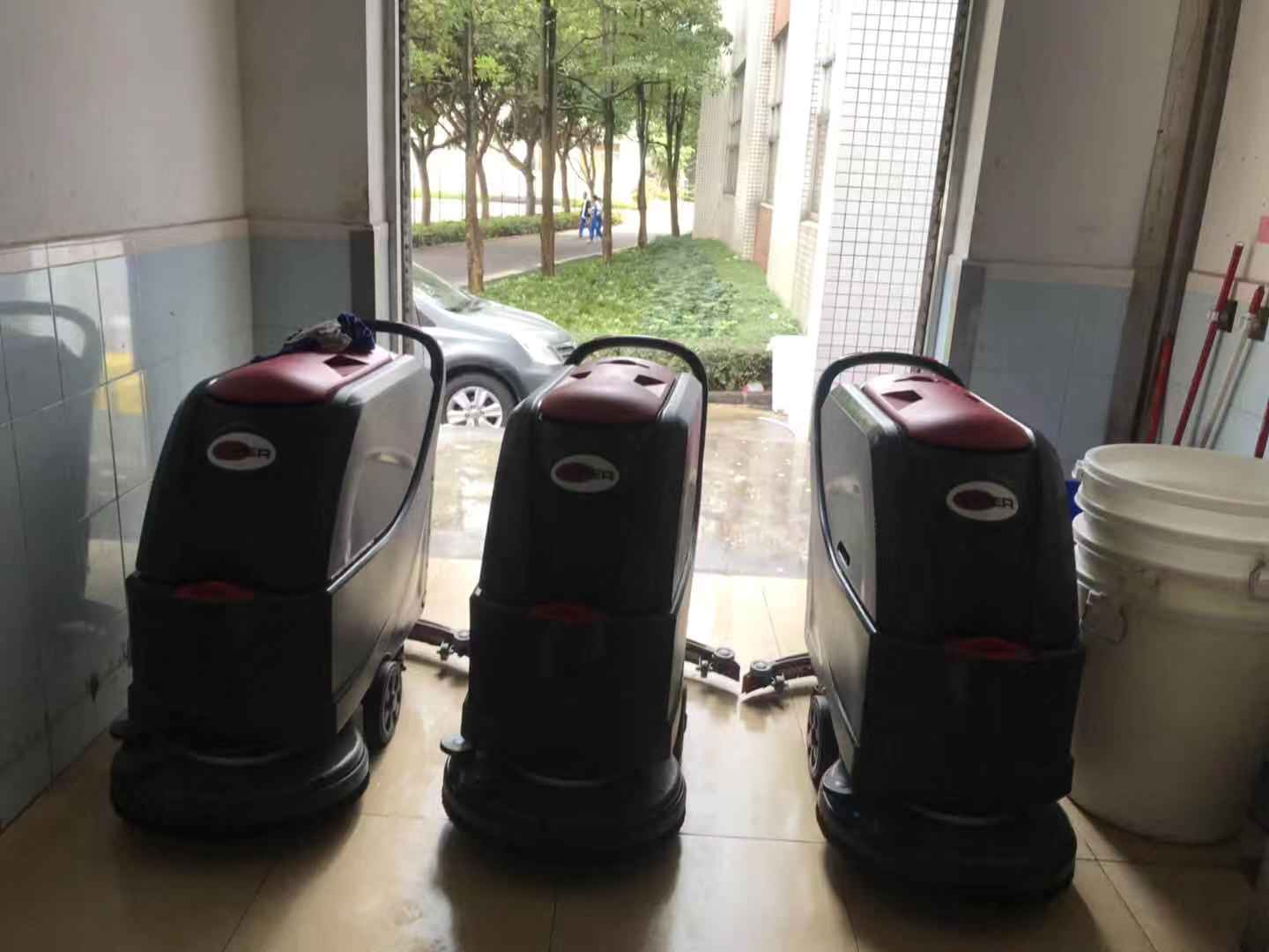 威霸手推式洗地機2.jpg