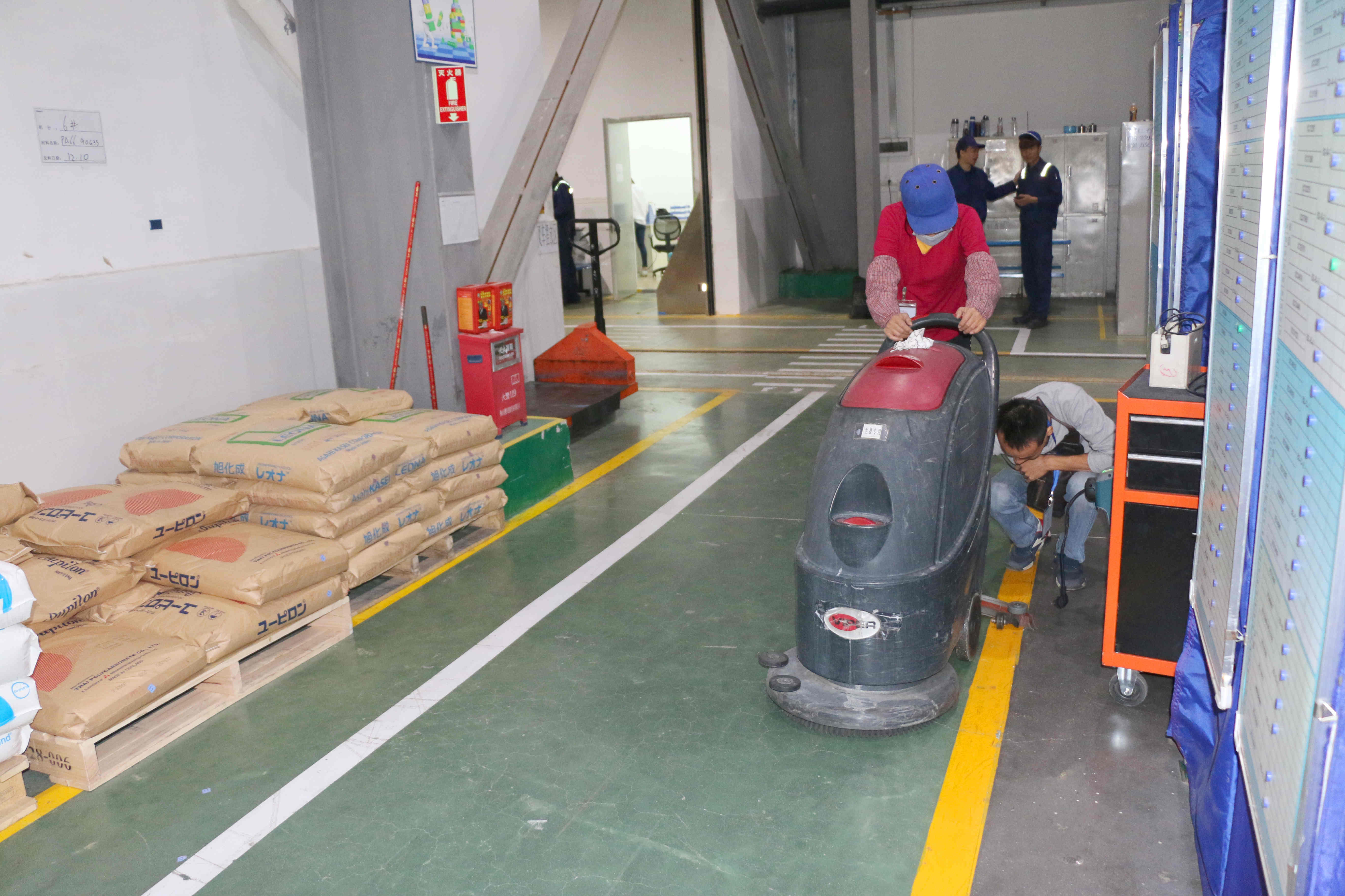 **汽配有限公司采購全自動電瓶洗地機(jī)案例