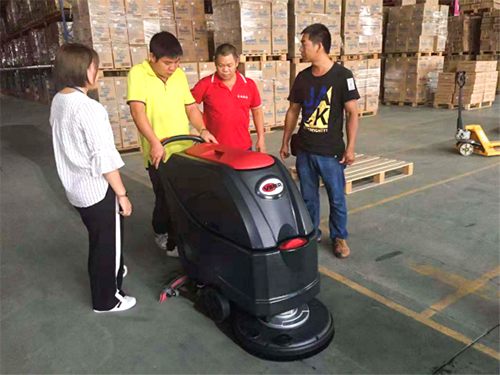 新能源鋰電瓶能有效延長手推式洗地機(jī)工作時間嗎？