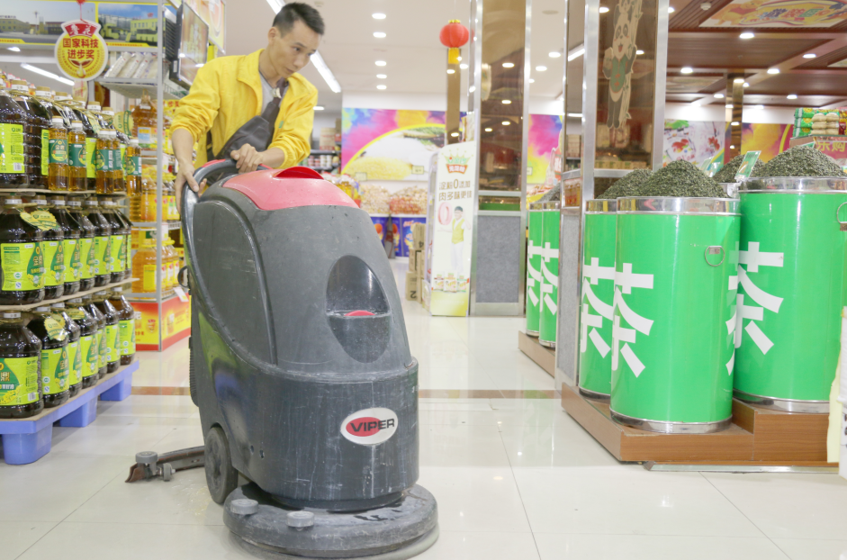 超市地面清潔該用什么樣的清潔設(shè)備？